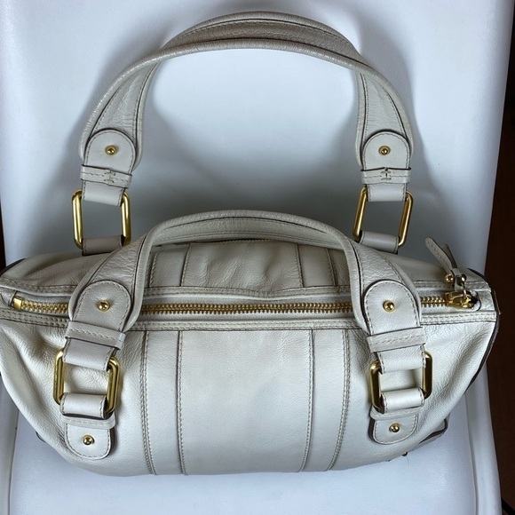Marc Jacob’s grained ivory leather. - Picture 4 of 9